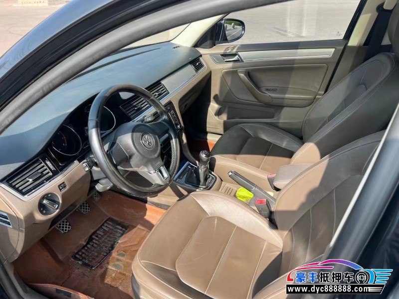 14年大众宝来轿车抵押车出售