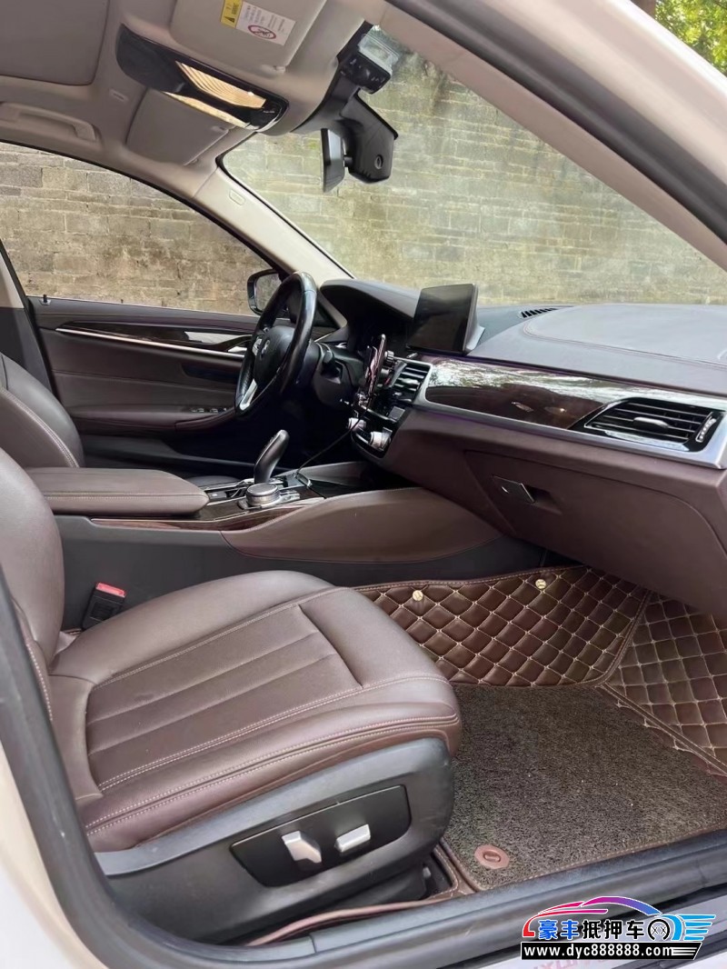 20年宝马5系轿车抵押车出售