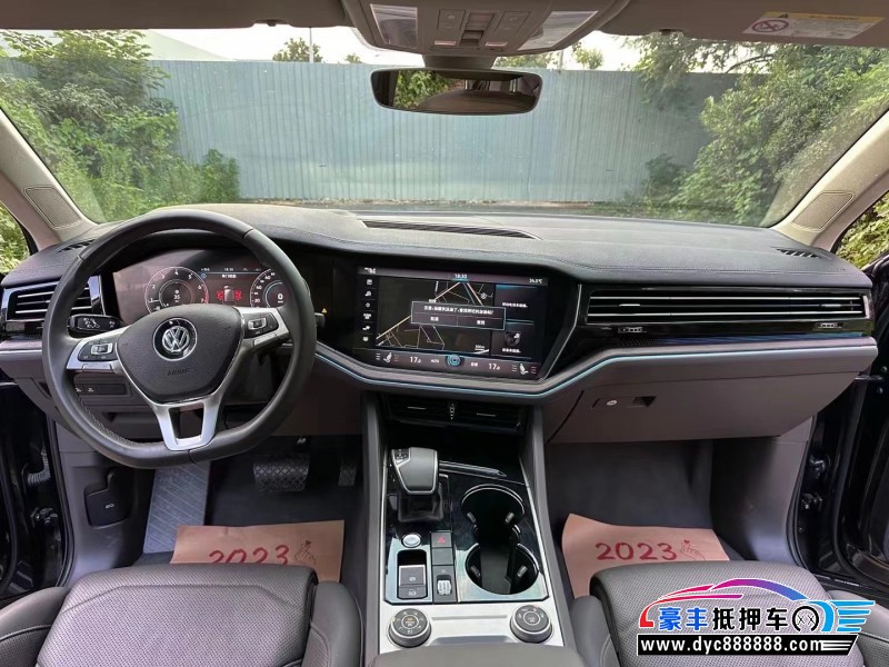 20年大众途锐轿车抵押车出售