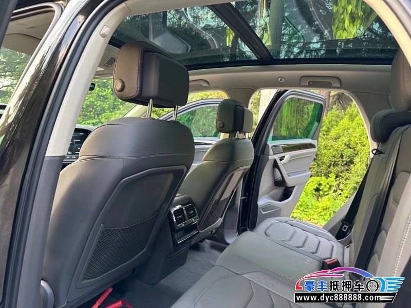 20年大众途锐轿车抵押车出售