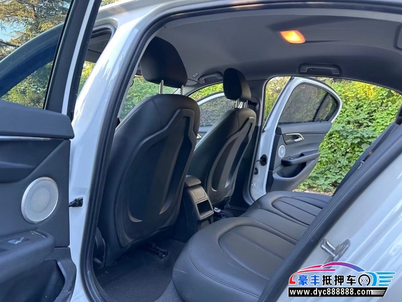 21年宝马1系轿车抵押车出售