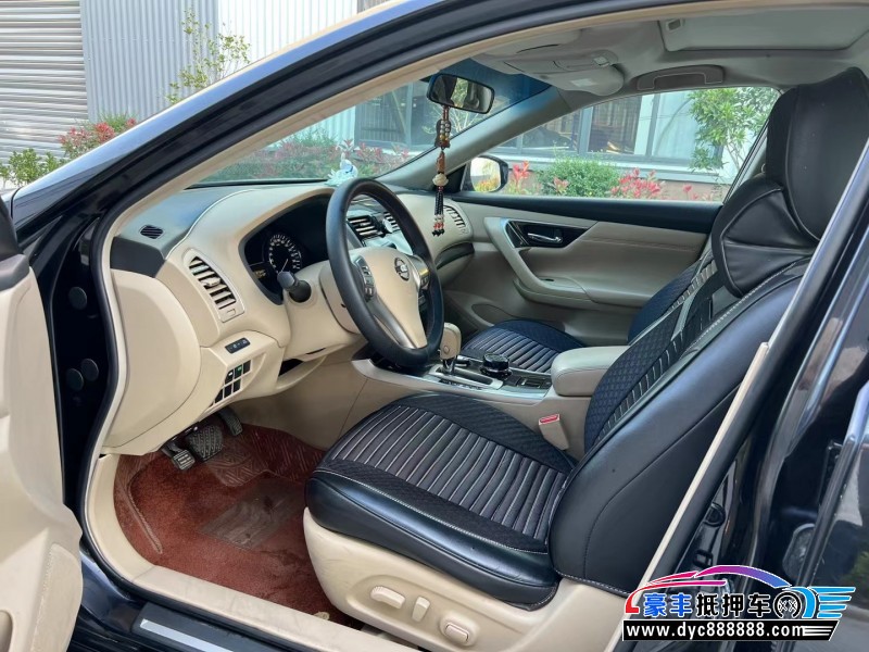 15年日产天籁轿车抵押车出售