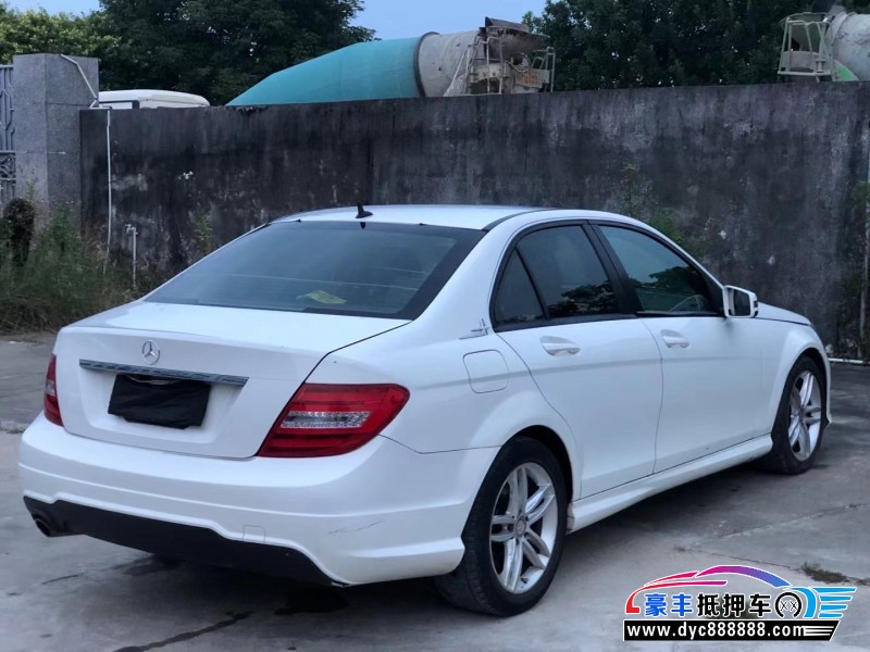 13年奔驰C轿车抵押车出售