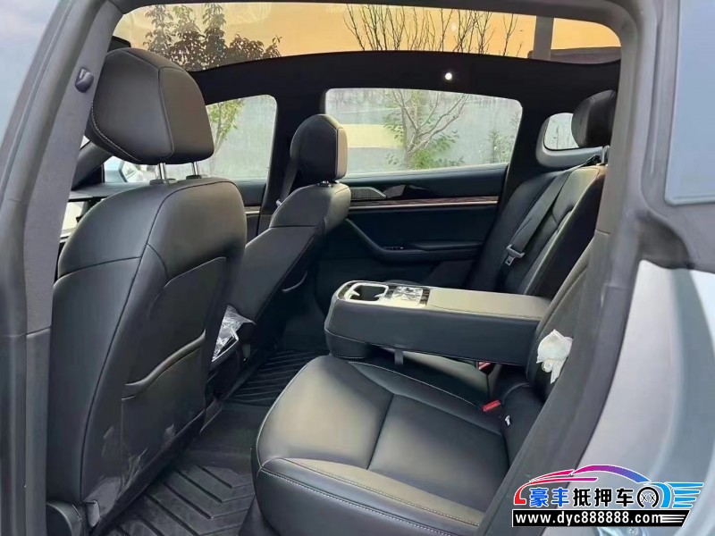 23年哪吒S轿车抵押车出售