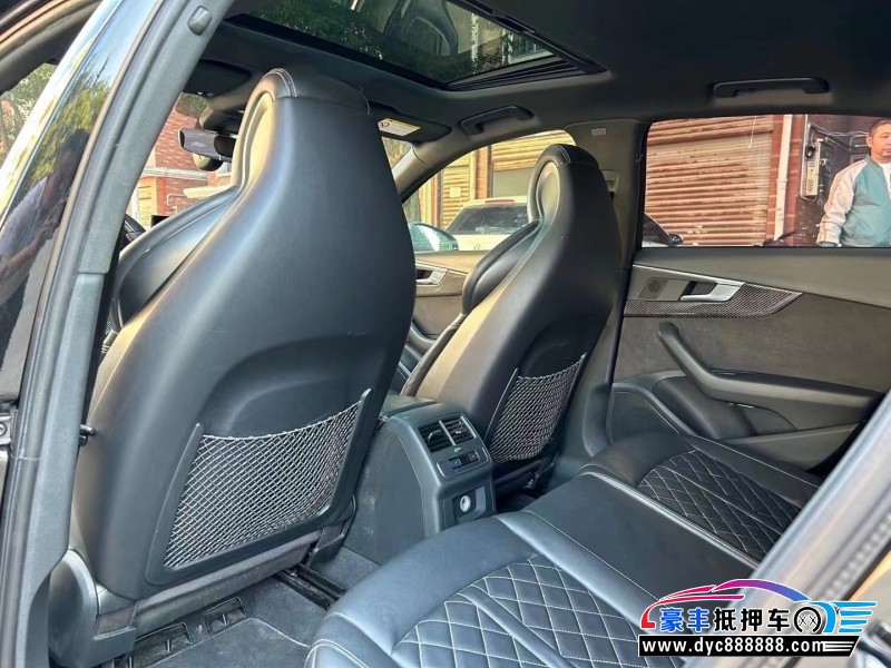 18年奥迪S4轿车抵押车出售