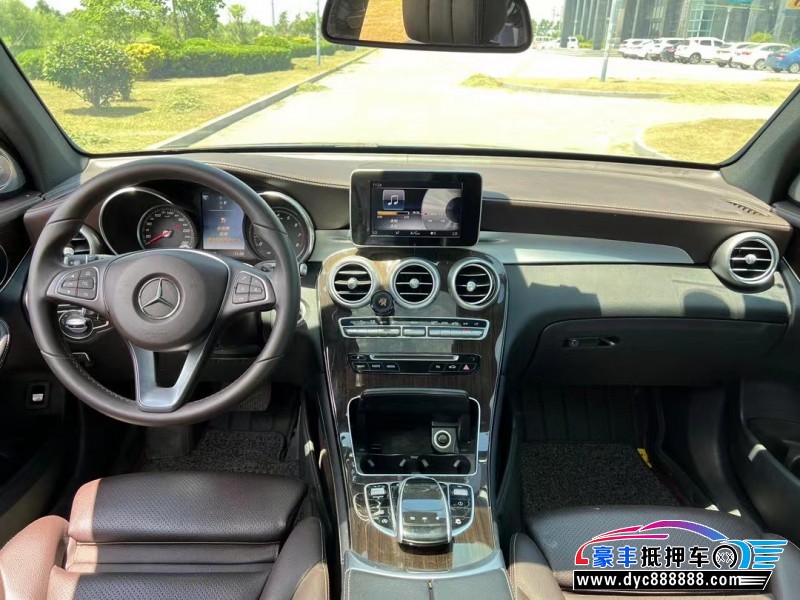 18年奔驰GLC轿车抵押车出售