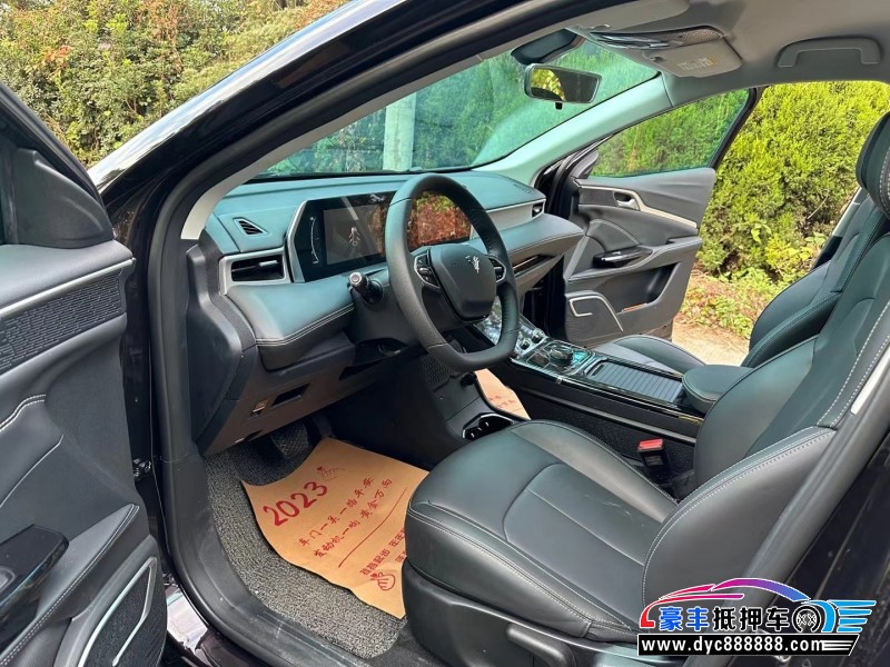 23年哪吒USUV抵押车出售