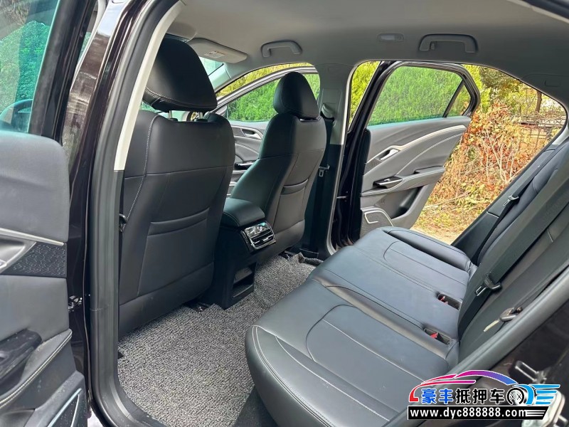 23年哪吒USUV抵押车出售