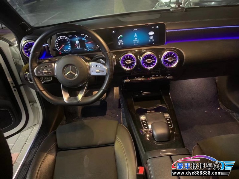 19年奔驰A轿车抵押车出售