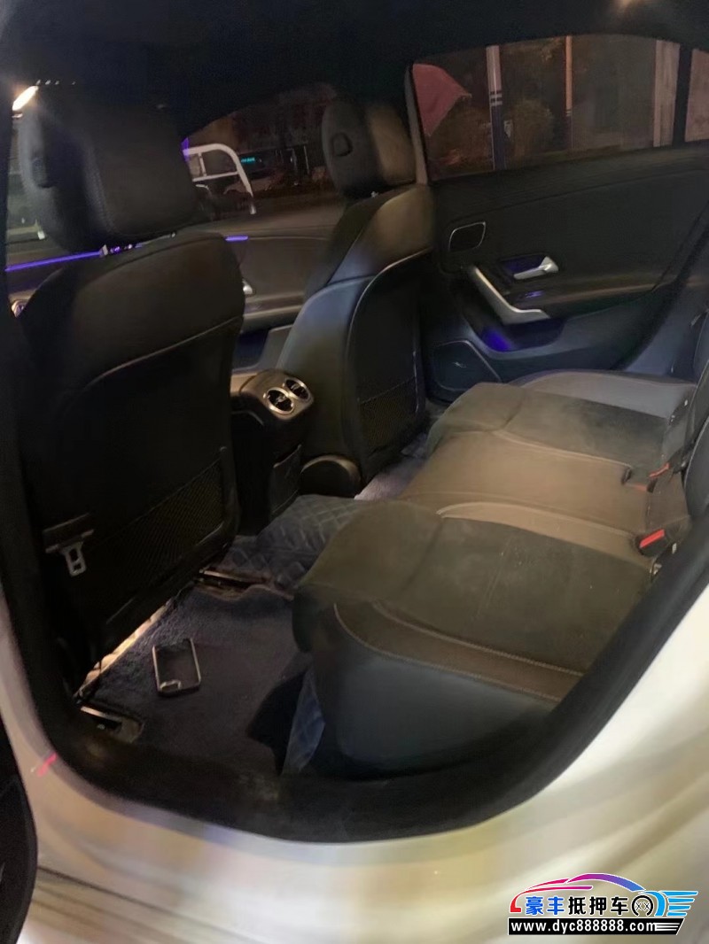 19年奔驰A轿车抵押车出售