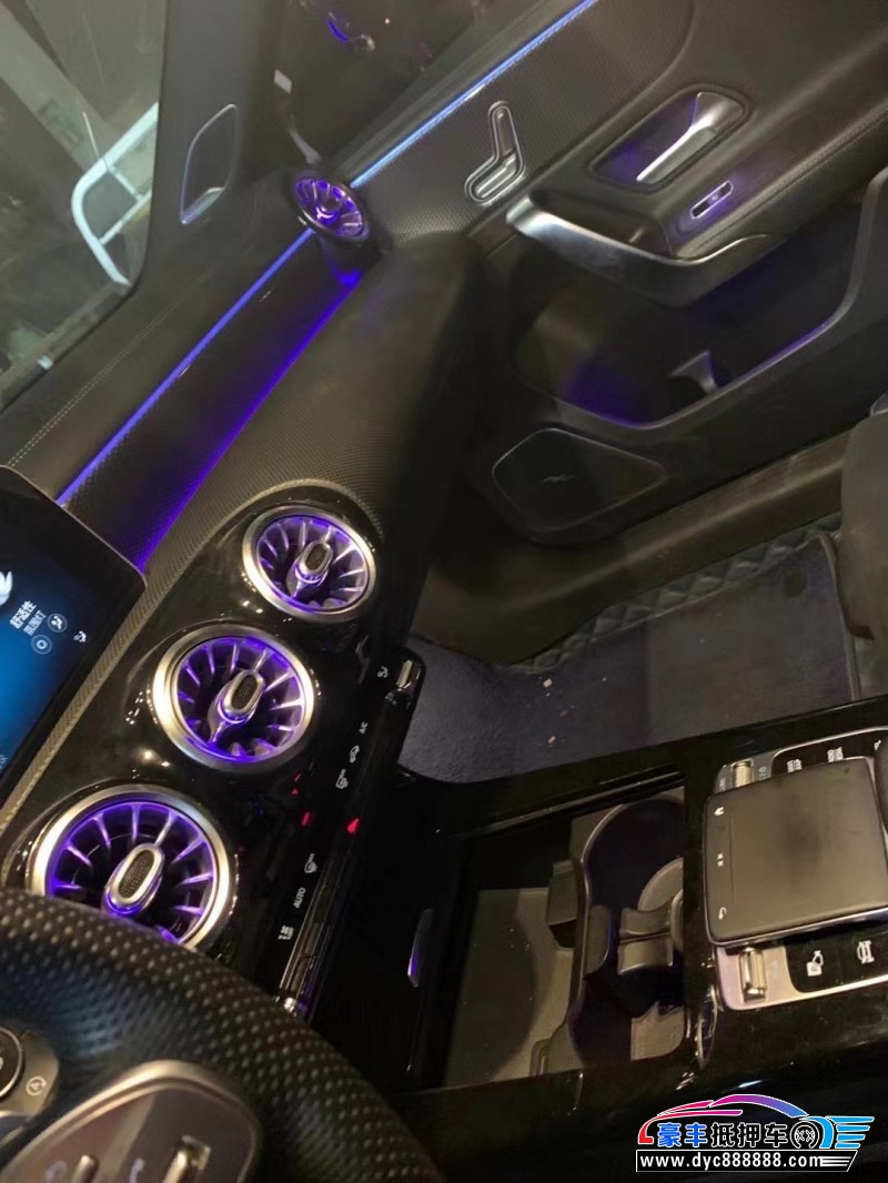 19年奔驰A轿车抵押车出售