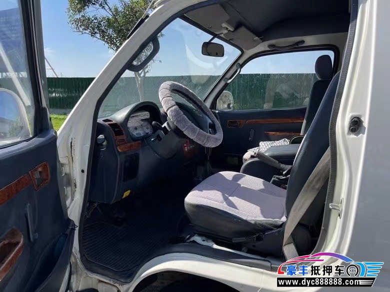 15年金龙金威轿车抵押车出售