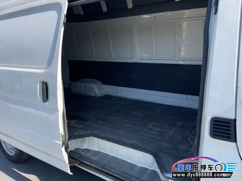 15年金龙金威轿车抵押车出售