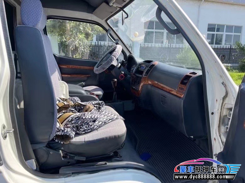 15年金龙金威轿车抵押车出售