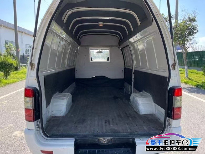 15年金龙金威轿车抵押车出售