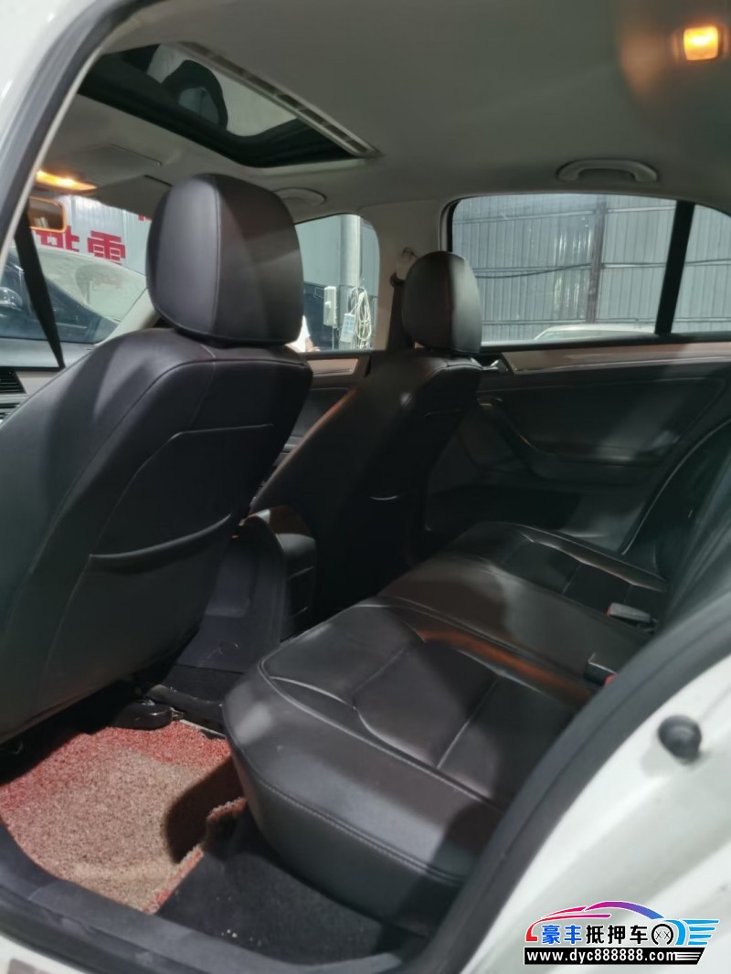 14年大众宝来轿车抵押车出售