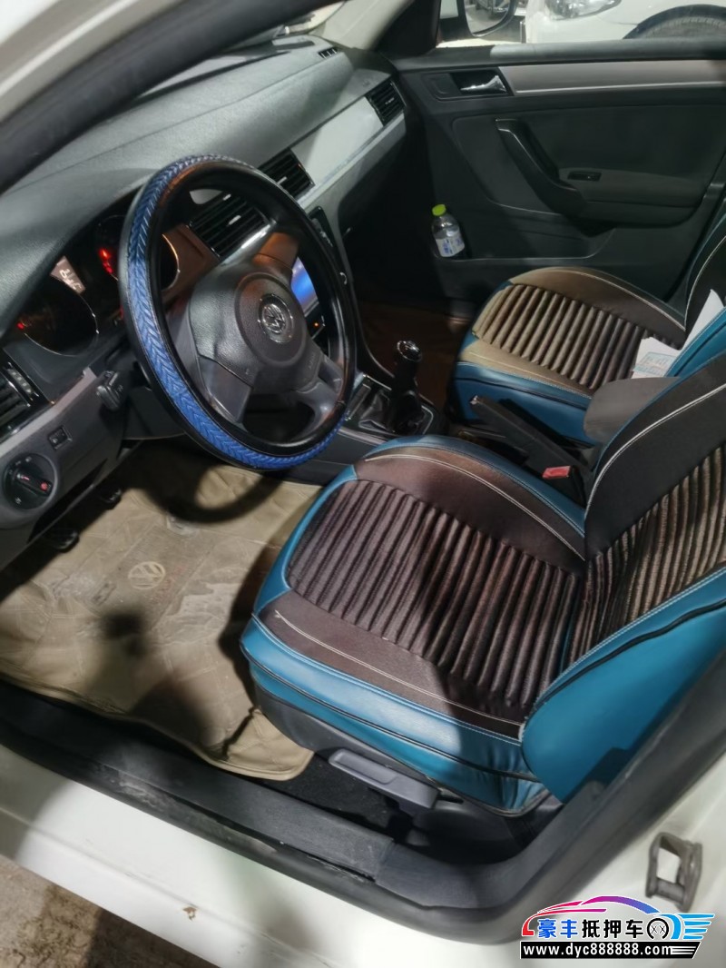 13年大众宝来轿车抵押车出售