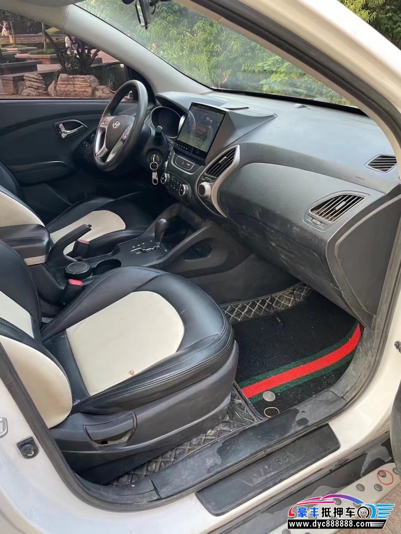 15年现代ix35轿车抵押车出售