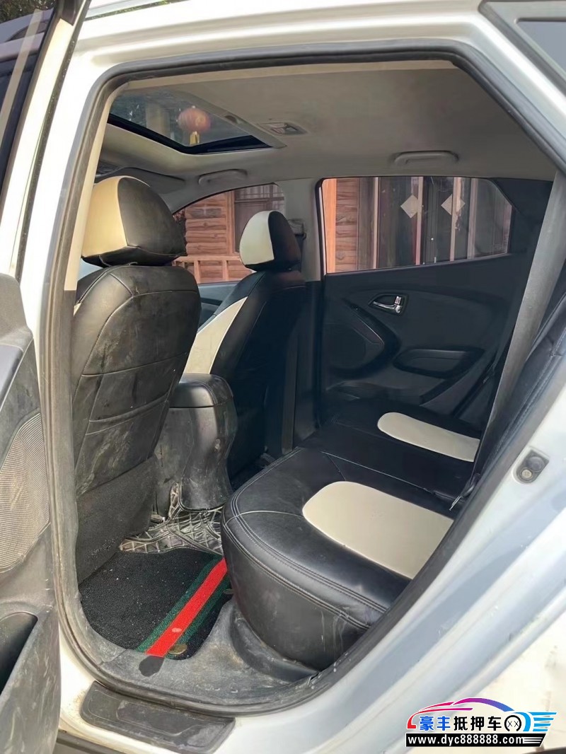 15年现代ix35轿车抵押车出售