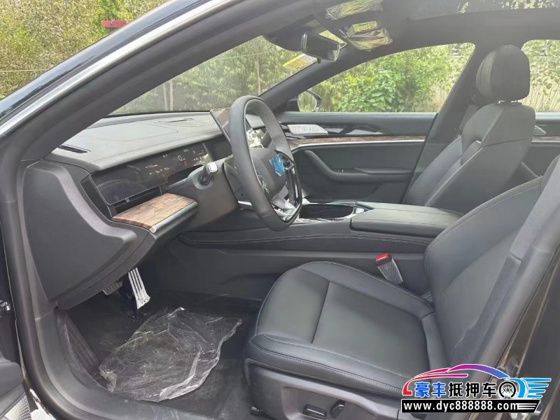 23年哪吒S轿车抵押车出售