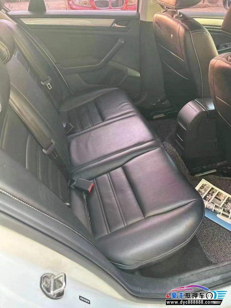 17年大众宝来轿车抵押车出售