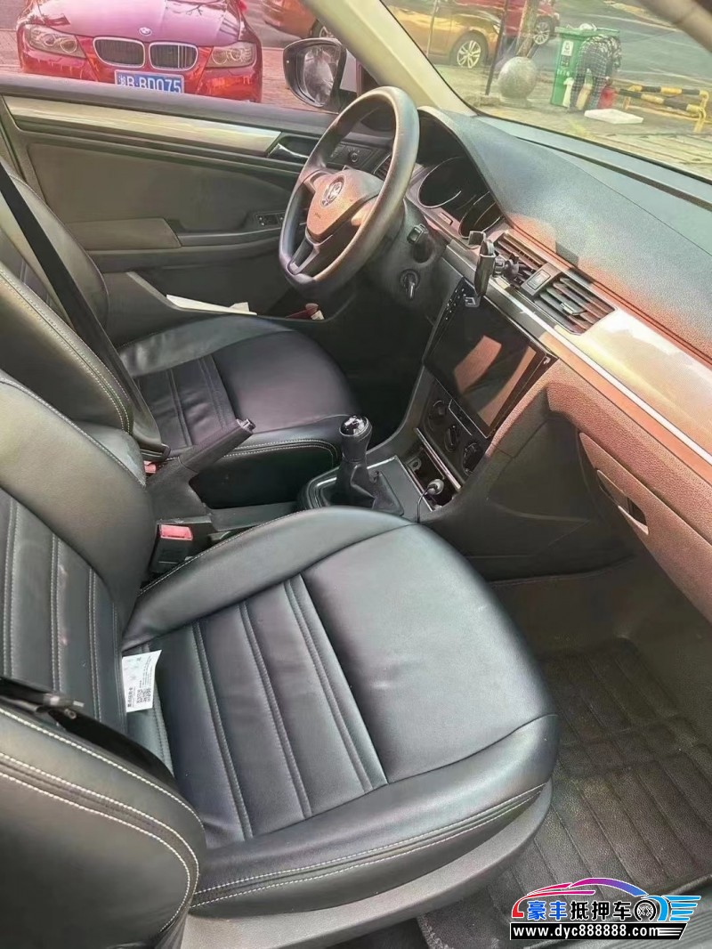 17年大众宝来轿车抵押车出售