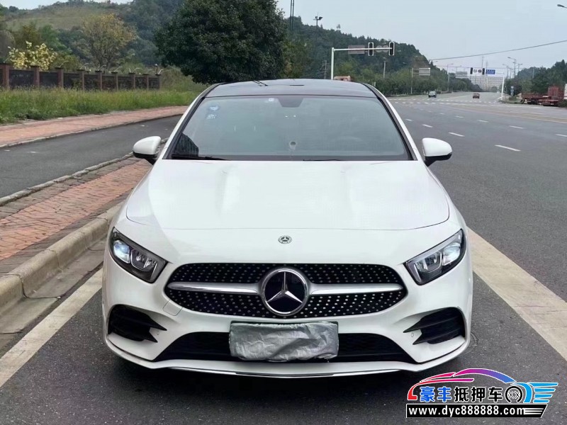 19年奔驰A轿车抵押车出售