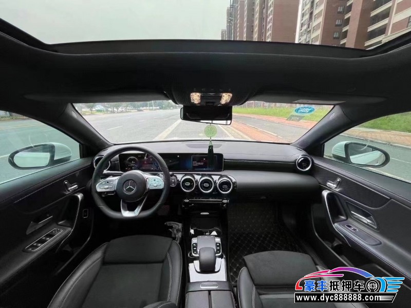 19年奔驰A轿车抵押车出售