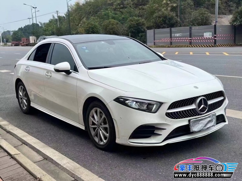 19年奔驰A轿车抵押车出售