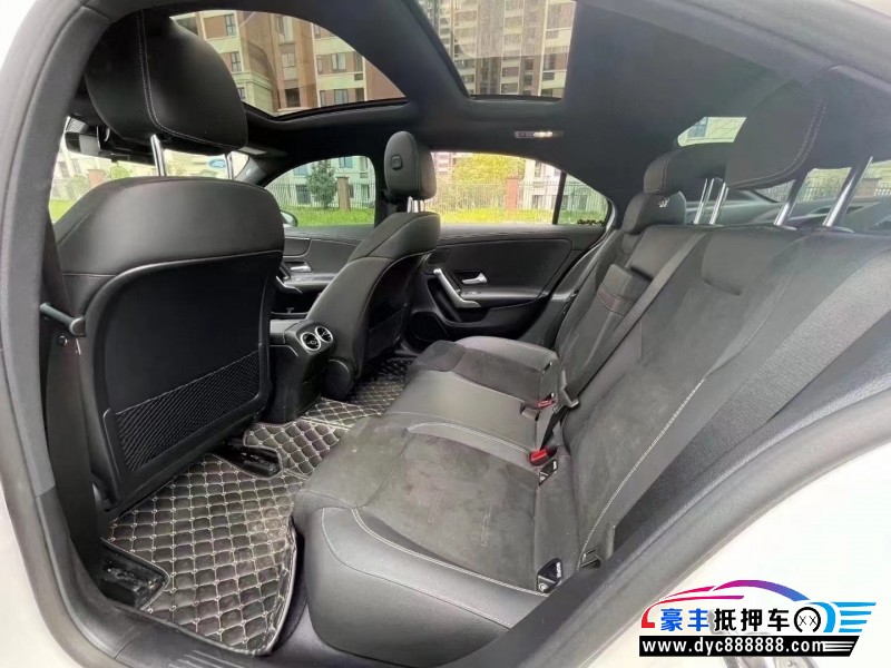 19年奔驰A轿车抵押车出售