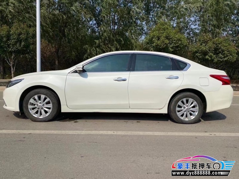 16年日产天籁轿车抵押车出售