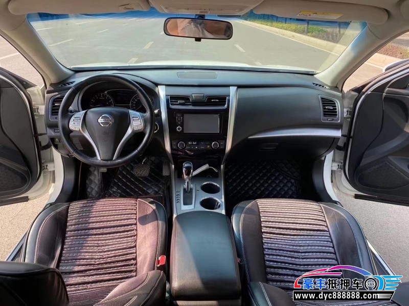 16年日产天籁轿车抵押车出售