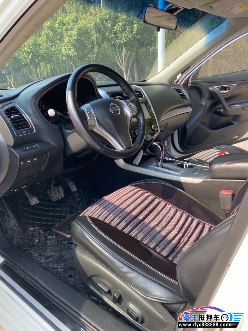 16年日产天籁轿车抵押车出售