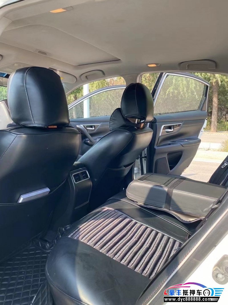 16年日产天籁轿车抵押车出售