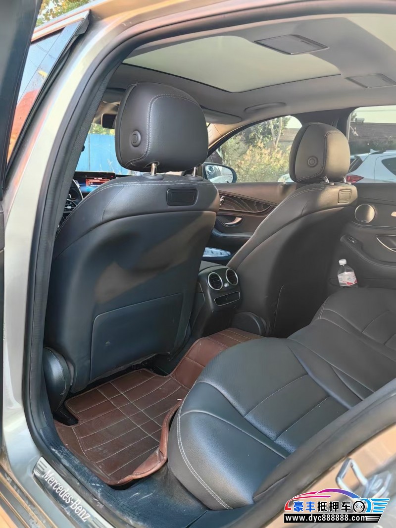 18年奔驰C轿车抵押车出售