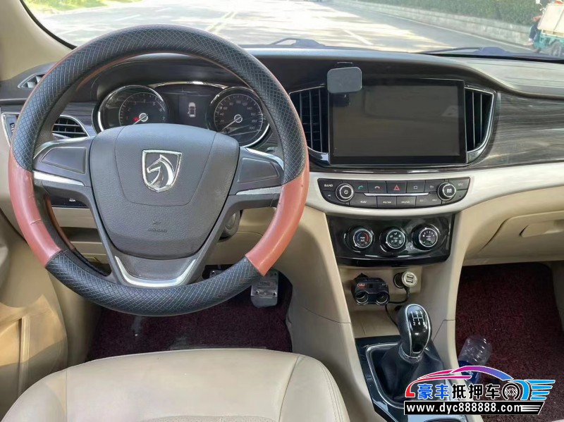 16年宝骏730轿车抵押车出售