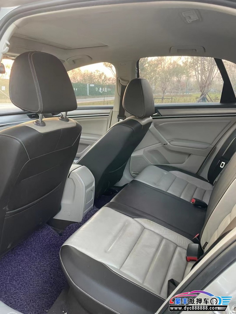 16年大众宝来轿车抵押车出售