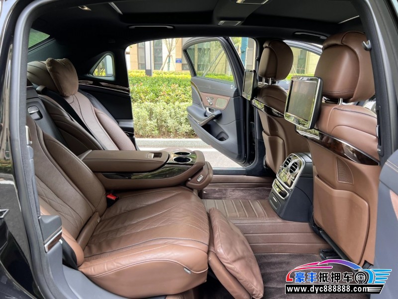 17年奔驰迈巴赫S级轿车抵押车出售