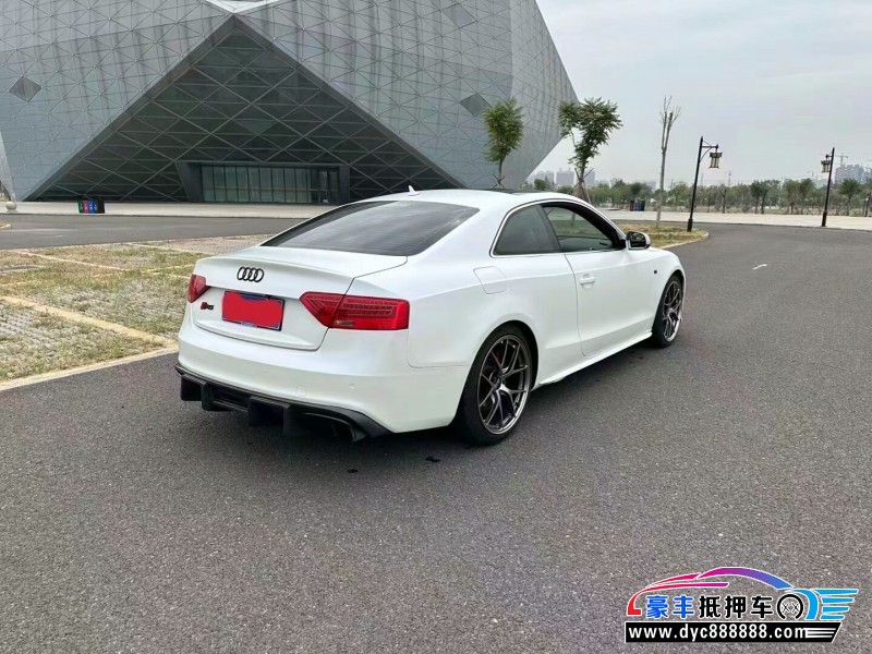12年奥迪S5轿车抵押车出售