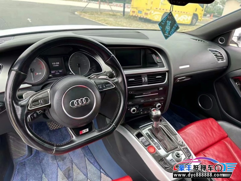 12年奥迪S5轿车抵押车出售