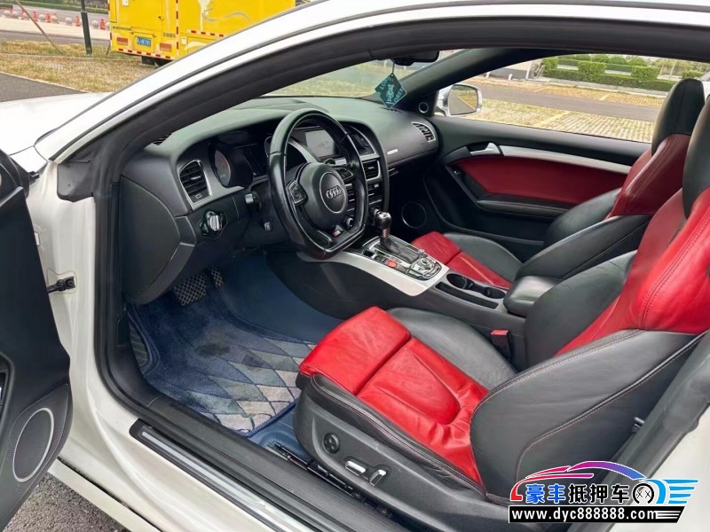 12年奥迪S5轿车抵押车出售