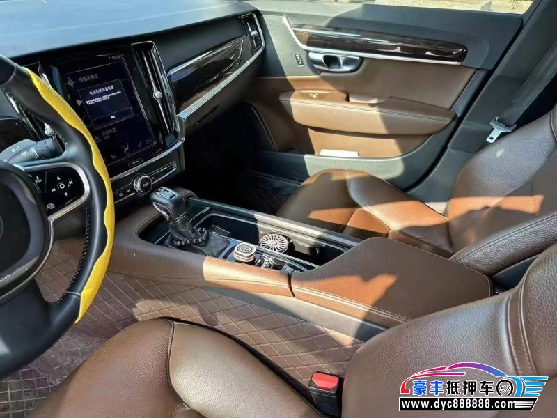 17年沃尔沃S90轿车抵押车出售