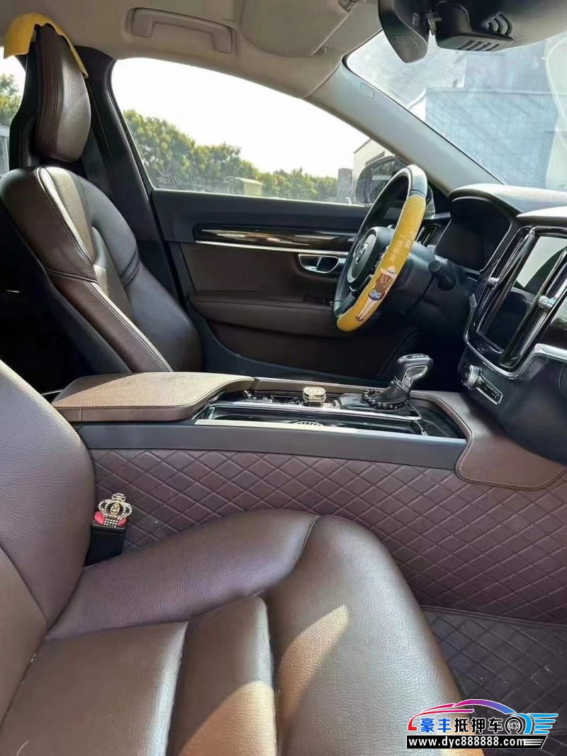 17年沃尔沃S90轿车抵押车出售