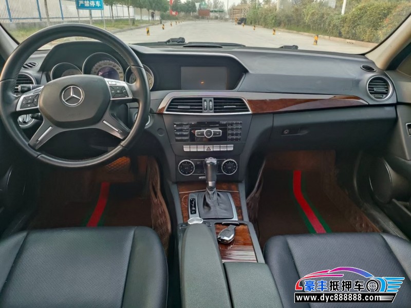 13年奔驰C轿车抵押车出售