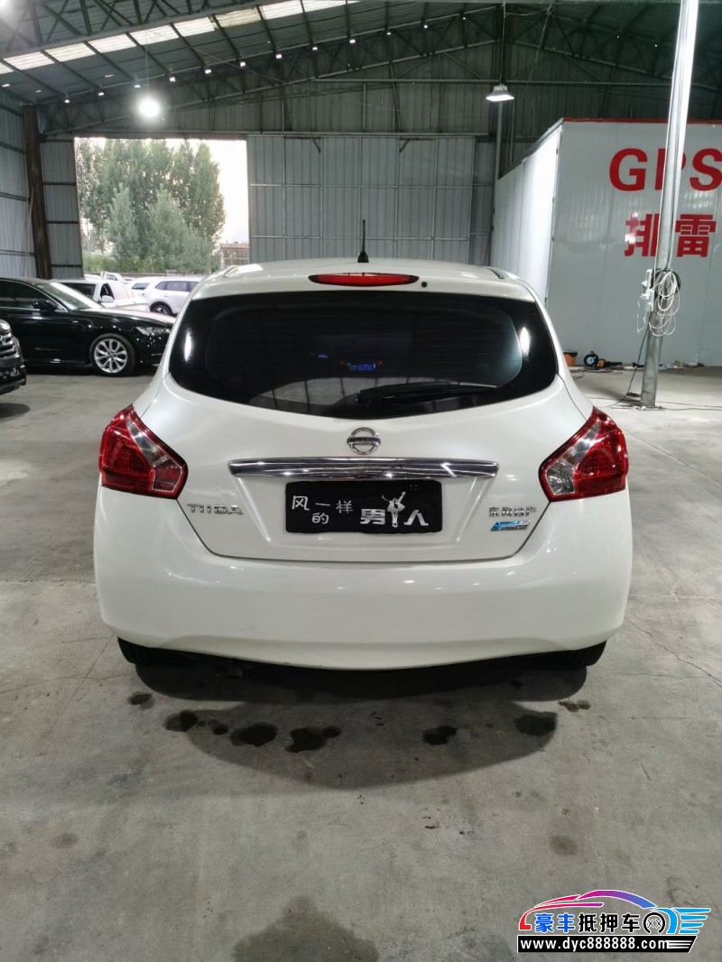 15年日产骐达轿车抵押车出售