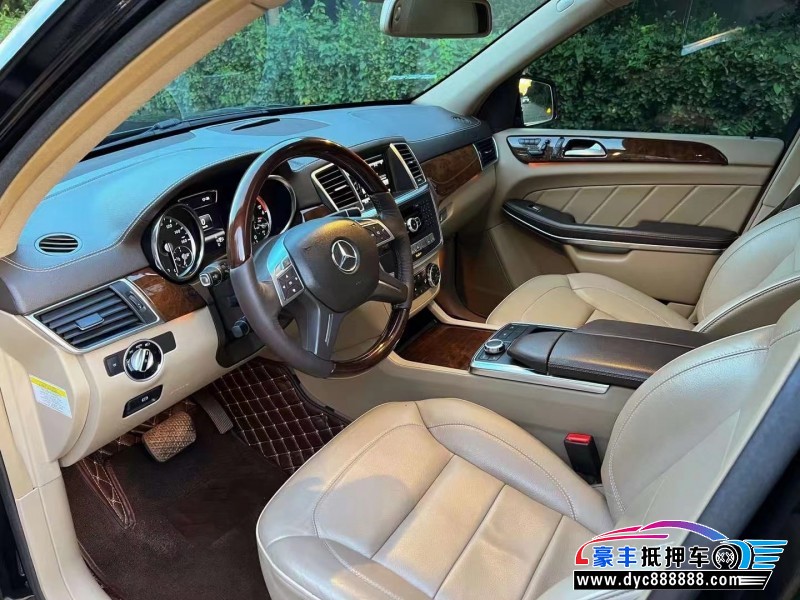 13年奔驰GL轿车抵押车出售