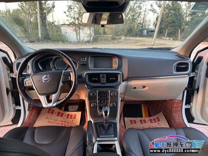 14年沃尔沃V40轿车抵押车出售