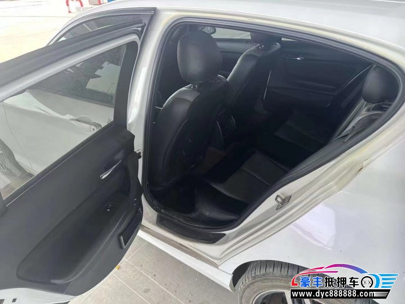 13年宝马1系轿车抵押车出售