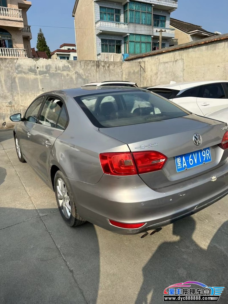 13年大众速腾轿车抵押车出售