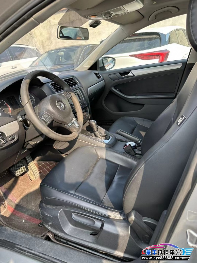 13年大众速腾轿车抵押车出售